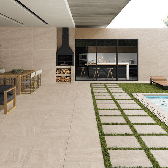 Gartenfliesen aus Feinsteinzeug, verlegt auf einer Terrasse mit modernem Look
